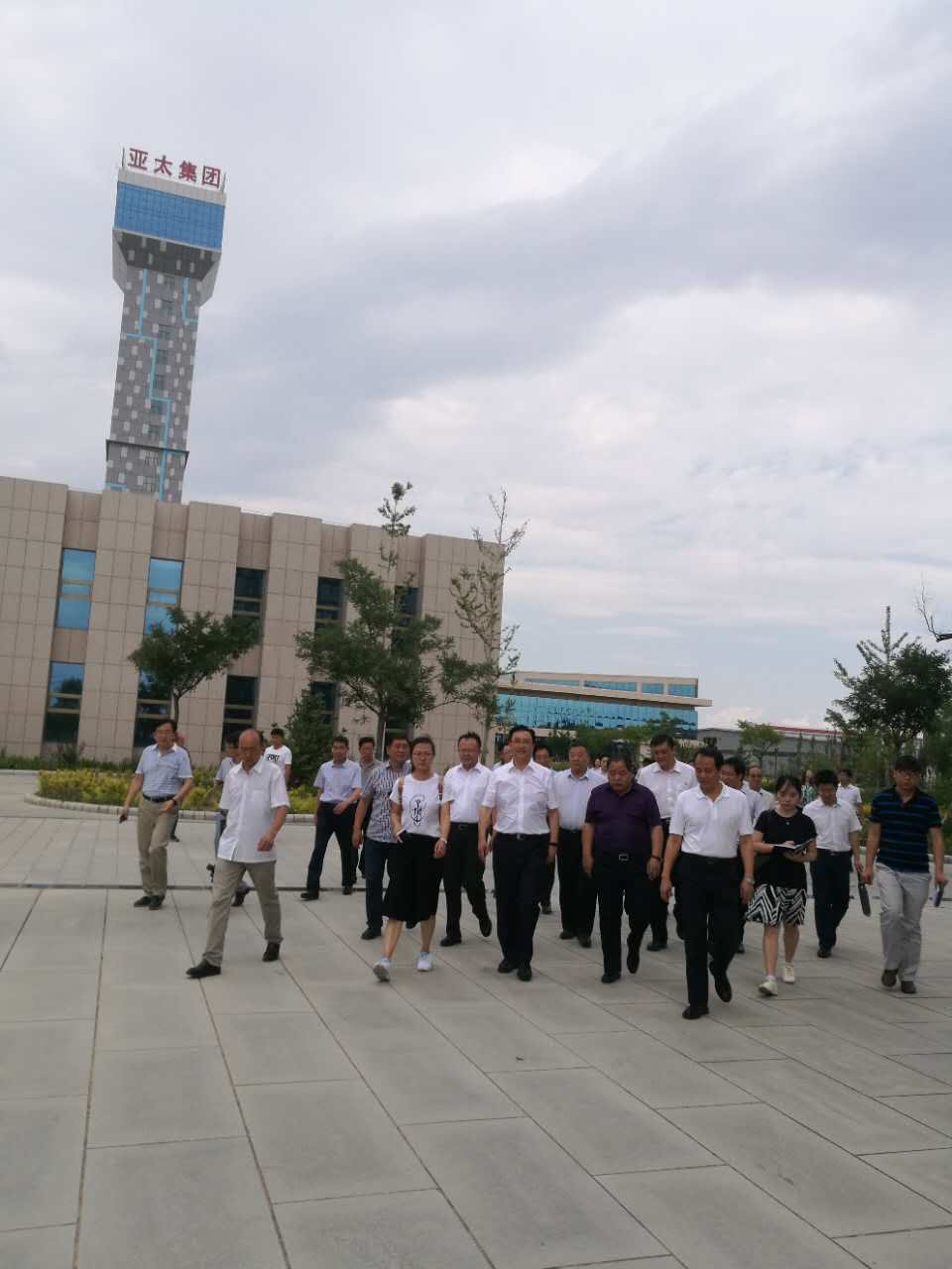 国务院第十八督查组一行参观考察兰州新区宝运莱伊士顿电梯厂