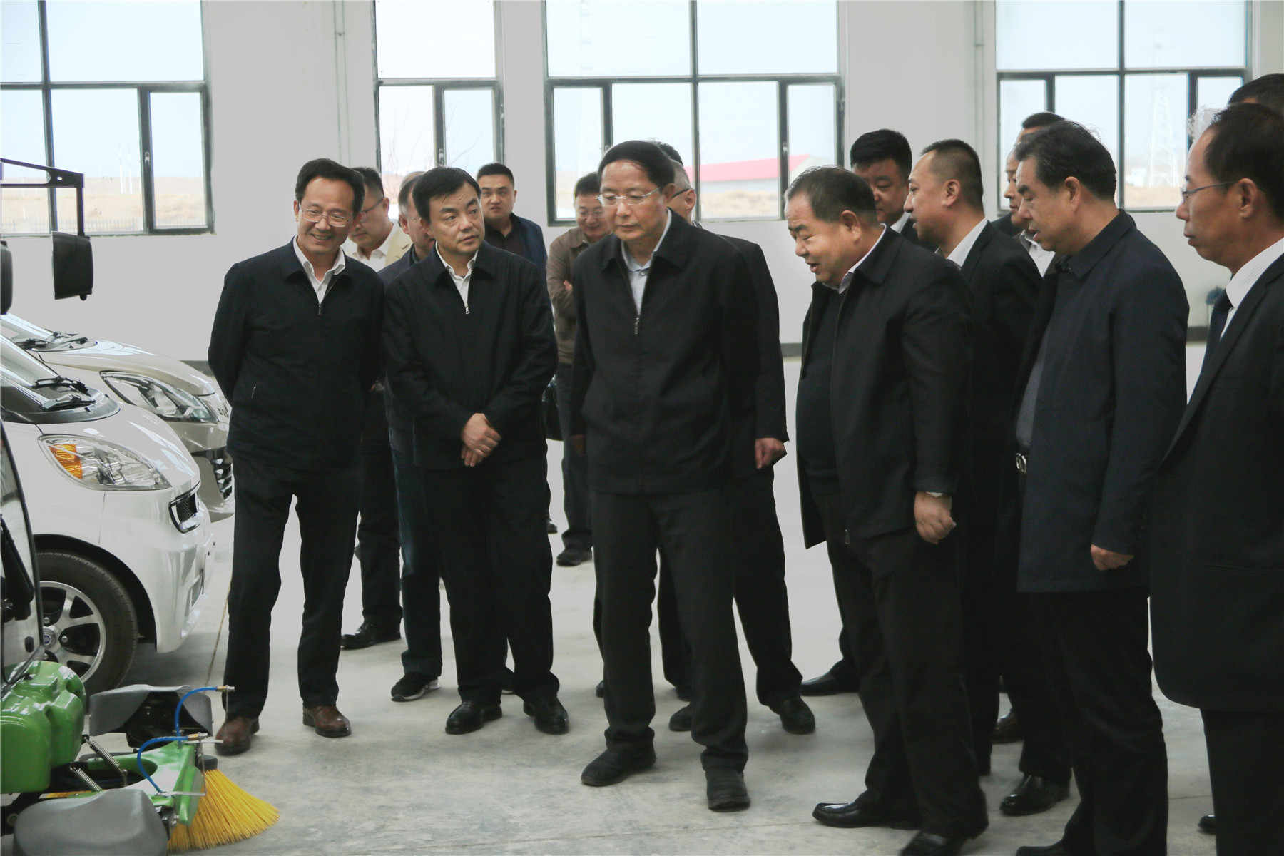 甘肃省政协主席、党组书记欧阳坚一行莅临兰州新区“宝运莱伊士顿电梯”厂、 “宝运莱新能源汽车”厂参观考察！